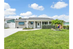 195 Hibiscus Dr, Fort Myers Beach