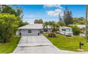 1733 45th Terrace, Naples, FL 34116 - MLS#225069170