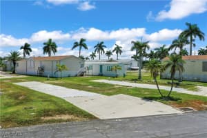128 Cortez Way, Fort Myers Beach, FL 33931 - MLS#225069356