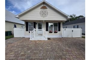 286 Leawood Cir, Naples