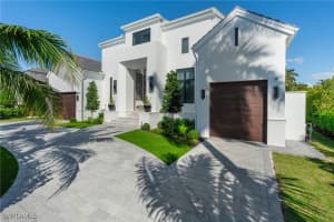 2990 Leeward Ln, Naples
