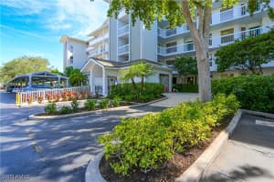 360 Horse Creek Dr 108, Naples