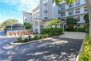 360 Horse Creek Drive, Naples, FL 34110 - MLS#225069444