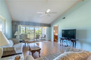 725 Saratoga Circle, Naples, FL 34104 - MLS#225069634