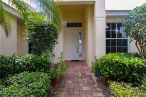 3927 Aurora Ct, Naples