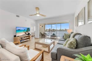 10682 Gulf Shore Dr 205, Naples