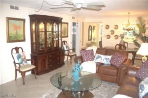 200 Valley Stream Dr 4c, Naples