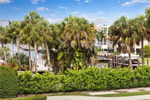 9602 Vanderbilt Drive, Naples, FL 34108 - MLS#225070068