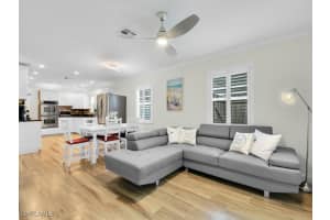 637 103rd Avenue, Naples, FL 34108 - MLS#225070145