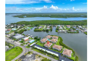 330 Kon Tiki Dr C7, Naples