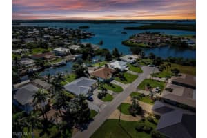 405 Grenada Avenue, Naples, FL 34113 - MLS#225070573