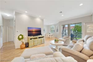 400 L' Ambiance Cir 204, Naples