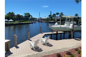 300 Copperfield Ct, Marco Island