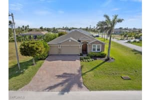 2911 25th Place, Cape Coral, FL 33914 - MLS#225070798