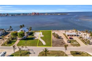 922 San Carlos Drive, Fort Myers Beach, FL 33931 - MLS#225070838
