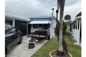 539 Poinsettia Ln 152, Naples