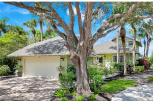 28 Golf Cottage Drive, Naples, FL 34105 - MLS#225070897