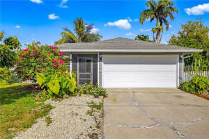 2315 54th Terrace, Naples, FL 34116 - MLS#225070906