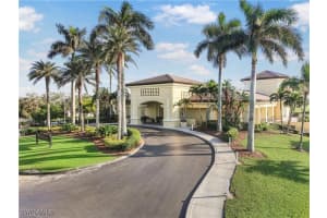 205 Deerwood Cir 103, Naples