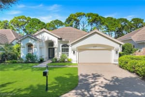 237 Charleston Court, Naples, FL 34110 - MLS#225071051