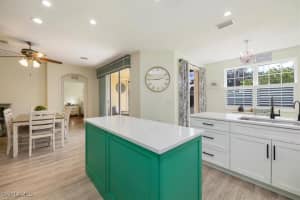 8315 Big Acorn Cir 902, Naples