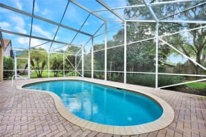 227 Glen Eagle Cir, Naples
