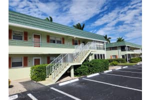 300 Valley Stream Dr D-5, Naples