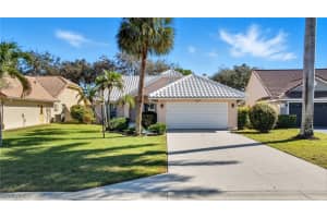 6074 Westbourgh Drive, Naples, FL 34112 - MLS#225071349