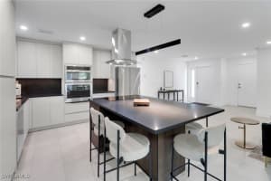272 Yorkshire Court, Naples, FL 34112 - MLS#225071388
