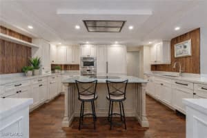 5601 Turtle Bay Drive, Naples, FL 34108 - MLS#225071403