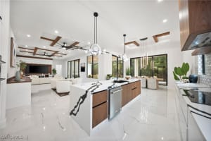 135 7th St N, Naples