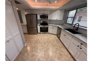 9836 Luna Cir F-204, Naples