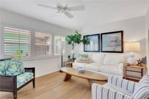 285 8th Ave S 285, Naples