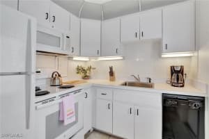 285 8th Avenue, Naples, FL 34102 - MLS#225071541