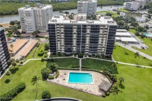 11 Bluebill Avenue, Naples, FL 34108 - MLS#225071596