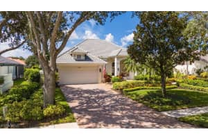 215 Monterey Dr, Naples