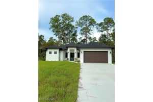 2135 Della Dr, Naples