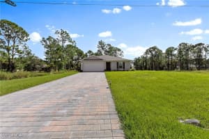 923 Hooper Avenue, Lehigh Acres, FL 33974 - MLS#225071716