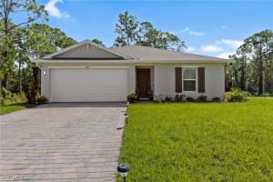 923 Hooper Avenue, Lehigh Acres, FL 33974 - MLS#225071716