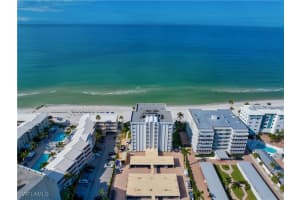 1919 Gulf Shore Blvd N 302, Naples