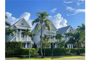 909 10th Ave S, Naples