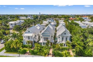 909 10th Avenue, Naples, FL 34102 - MLS#225072058