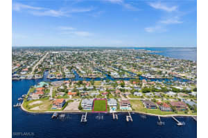 1020 Dolphin Drive, Cape Coral, FL 33904 - MLS#225072076