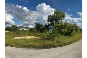 3913 14th Street, Lehigh Acres, FL 33976 - MLS#225072088