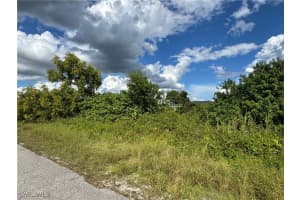 3913 14th Street, Lehigh Acres, FL 33976 - MLS#225072088