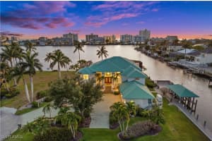 371 Bayside Avenue, Naples, FL 34108 - MLS#225072095