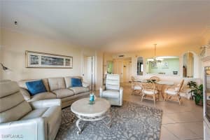 17 BLUEBILL Avenue, Naples, FL 34108-1761 - MLS#225072148