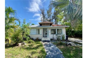 1262 5th Ave N, Naples
