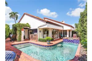 541 Bay Villas Ln, Naples