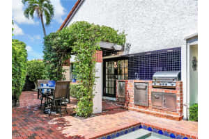 541 Bay Villas Lane, Naples, FL 34108 - MLS#225072443